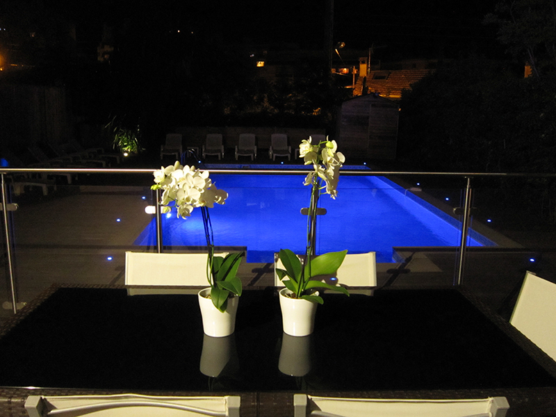 Terrace and outdoor dining